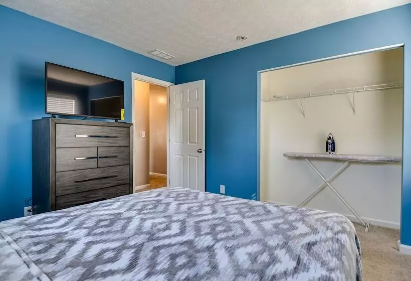 Indianapolis Home W/ Patio & Community Pool!