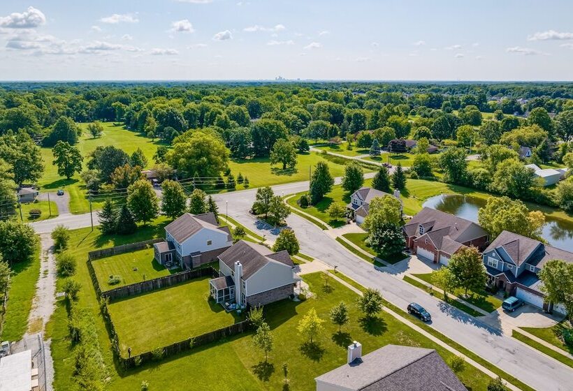 Indianapolis Home W/ Patio & Community Pool!