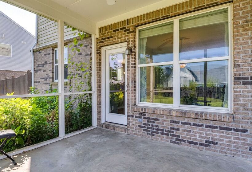 Indianapolis Home W/ Patio & Community Pool!