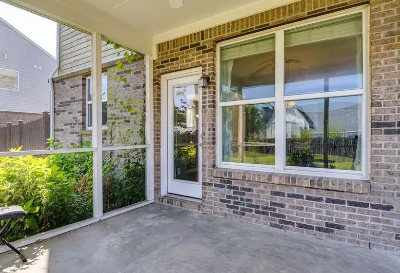 Indianapolis Home W/ Patio & Community Pool!