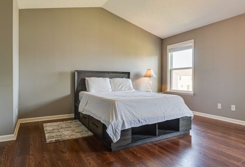 Indianapolis Home W/ Patio & Community Pool!