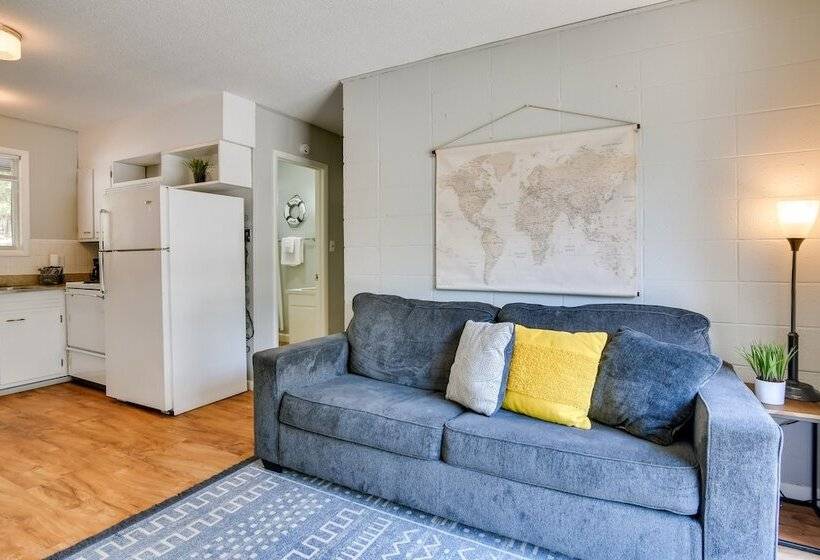 Lakefront Haven: Boat Slip, Deck & Community Pool!