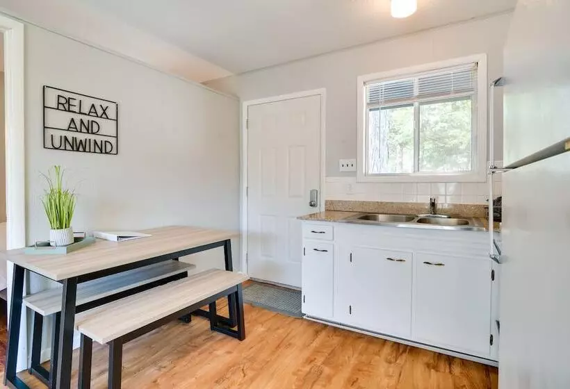 Lakefront Haven: Boat Slip, Deck & Community Pool!