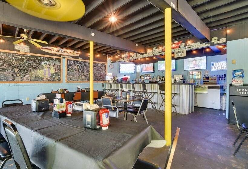 Lakefront Haven: Boat Slip, Deck & Community Pool!