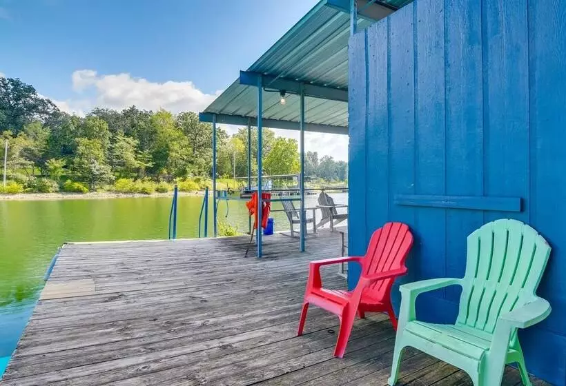 Lakefront Haven: Boat Slip, Deck & Community Pool!
