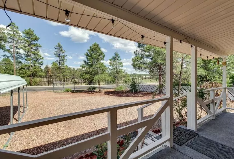 Furnished Porch + Gas Grill: Lakeside Cottage Stay