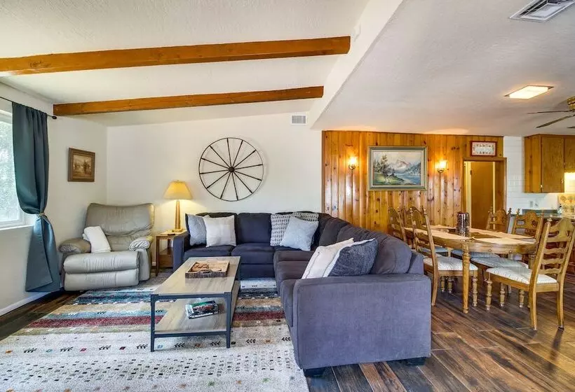 Furnished Porch + Gas Grill: Lakeside Cottage Stay