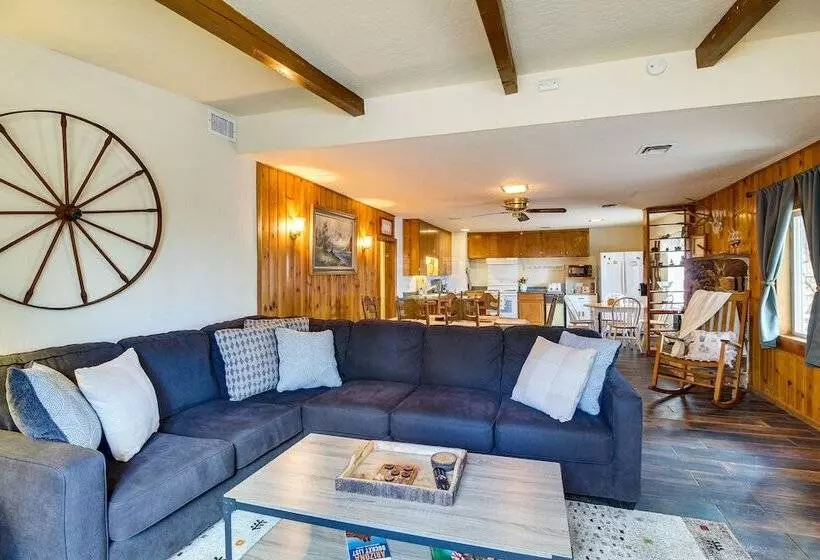 Furnished Porch + Gas Grill: Lakeside Cottage Stay