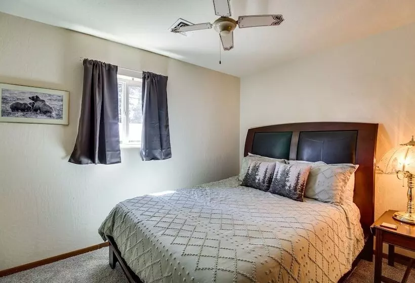 Furnished Porch + Gas Grill: Lakeside Cottage Stay