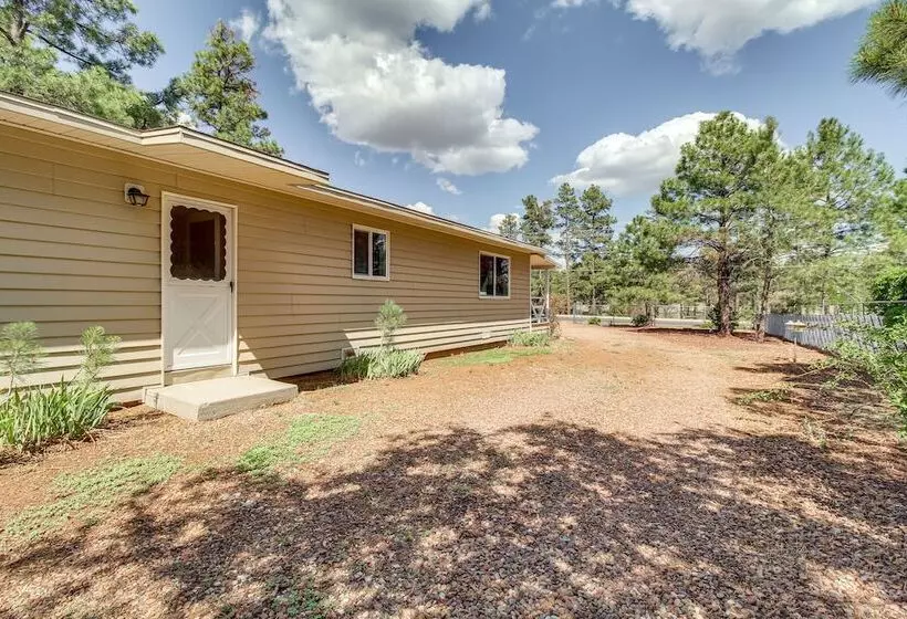 Furnished Porch + Gas Grill: Lakeside Cottage Stay