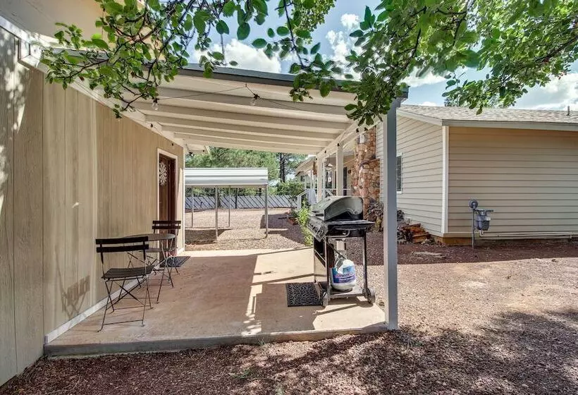 Furnished Porch + Gas Grill: Lakeside Cottage Stay