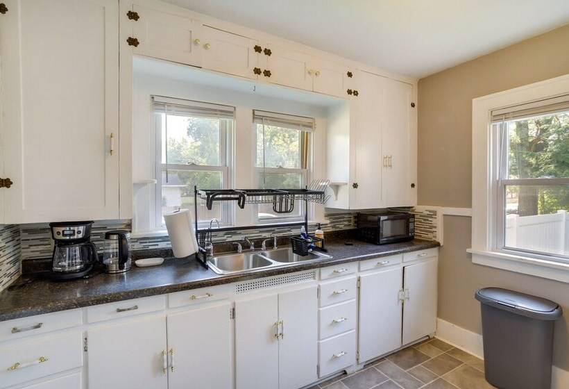 Lovely Home In South Bend: Walk To Notre Dame!