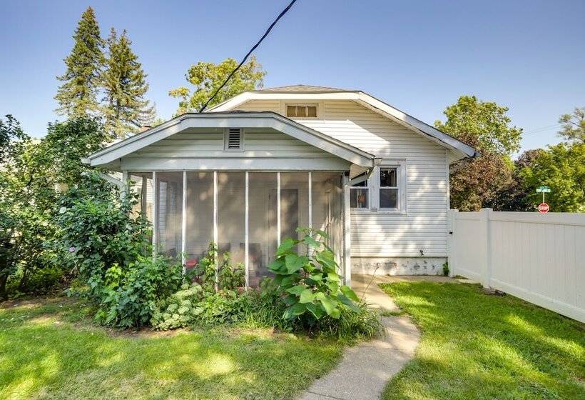 Lovely Home In South Bend: Walk To Notre Dame!