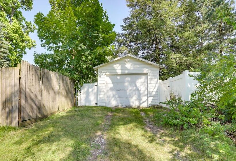 Lovely Home In South Bend: Walk To Notre Dame!