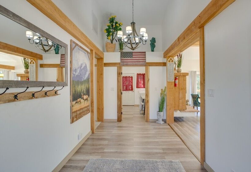 Magnificent Ouray Home W/ Deck & Mountain Views!