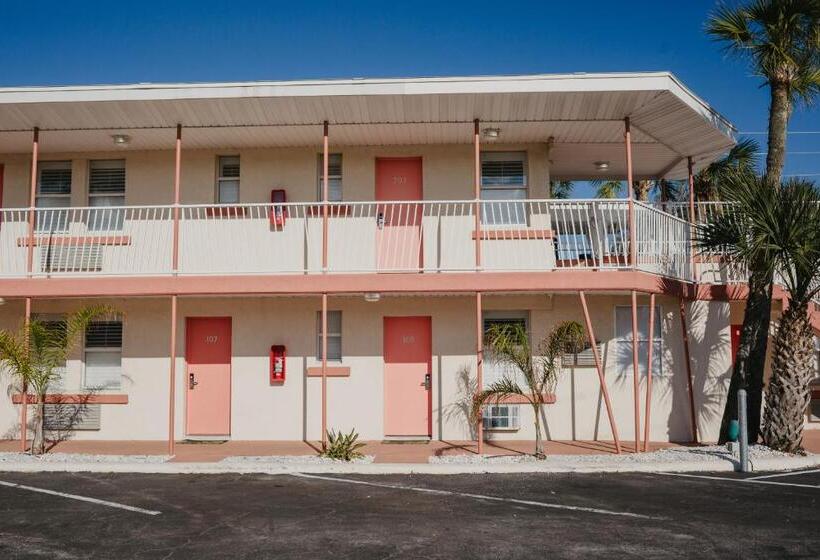 モーテル The Local St. Augustine