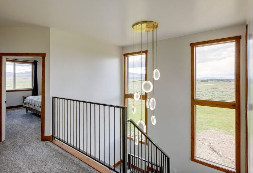 Mountain View Island Park Cabin Near Outdoor Rec!