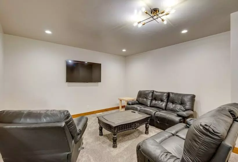 Mountain View Island Park Cabin Near Outdoor Rec!