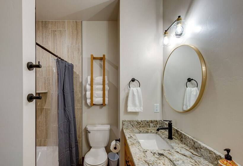 Mountain View Island Park Cabin Near Outdoor Rec!