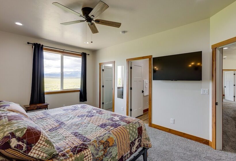 Mountain View Island Park Cabin Near Outdoor Rec!