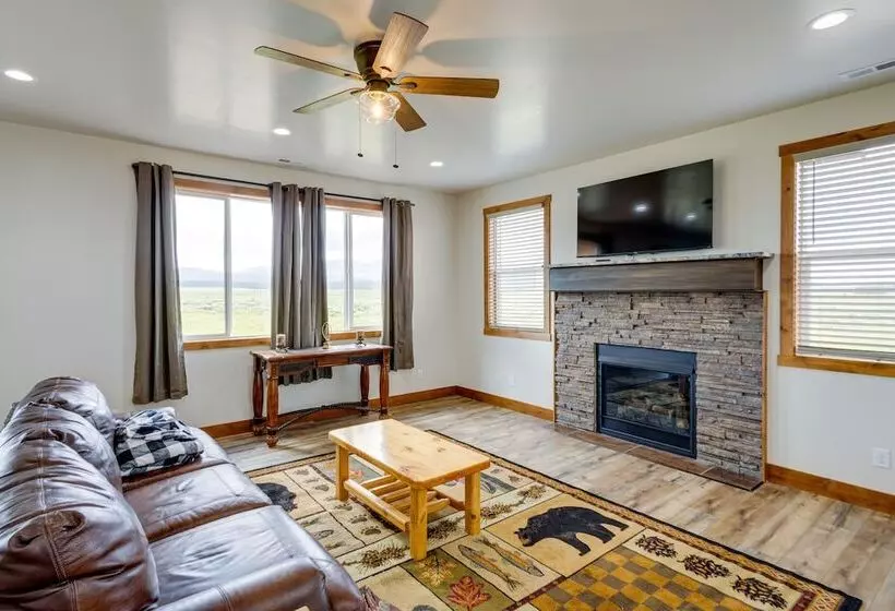 Mountain View Island Park Cabin Near Outdoor Rec!