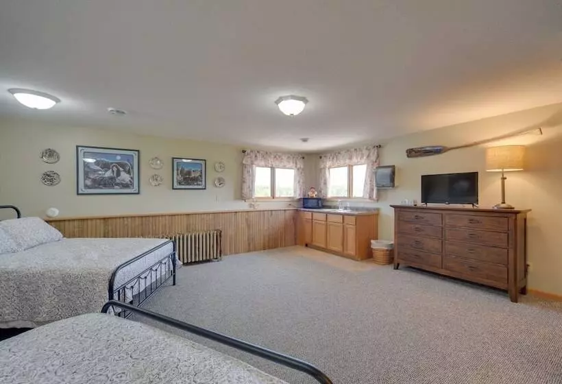 Nature S Paradise: Rustic Retreat In Wisconsin!