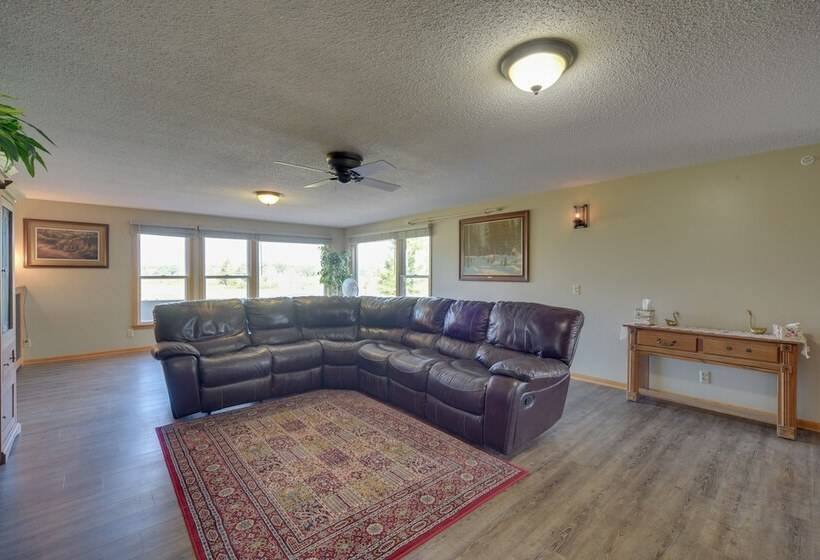 Nature S Paradise: Rustic Retreat In Wisconsin!