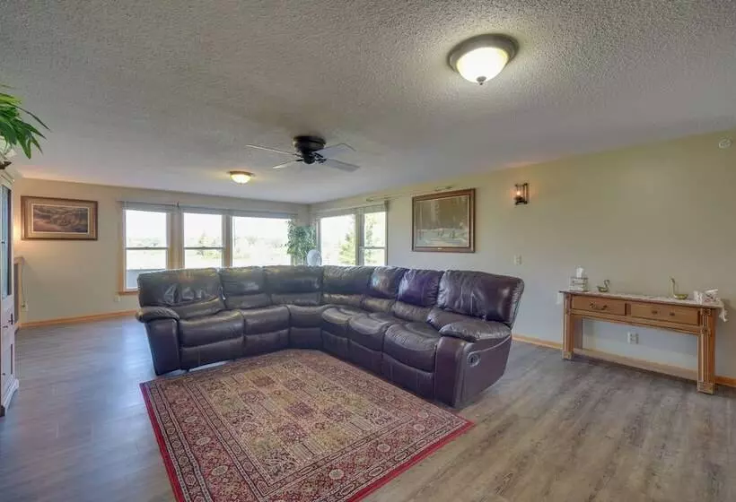 Nature S Paradise: Rustic Retreat In Wisconsin!