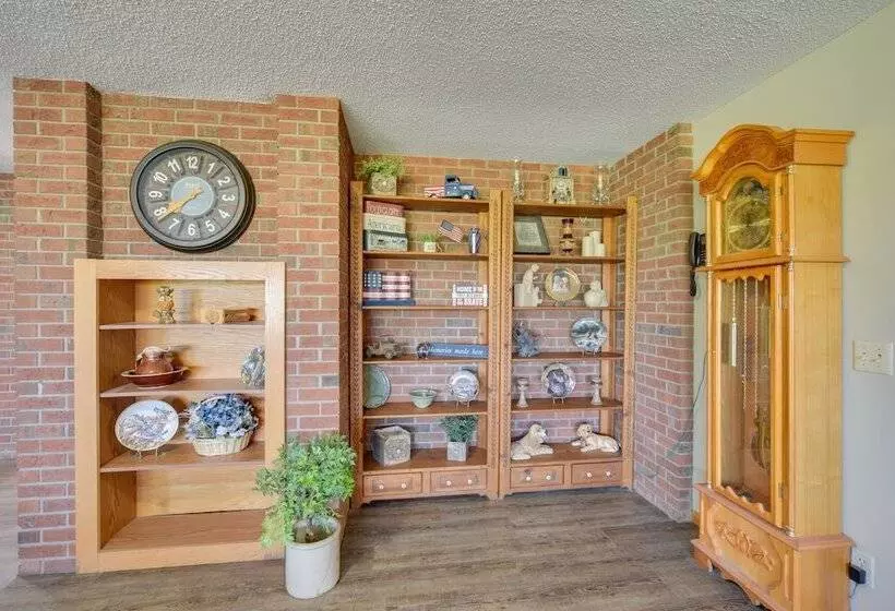 Nature S Paradise: Rustic Retreat In Wisconsin!