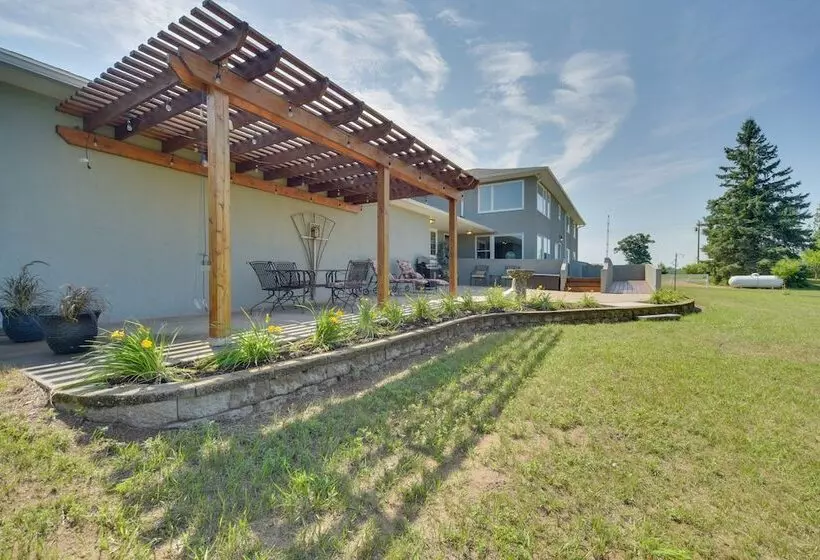 Nature S Paradise: Rustic Retreat In Wisconsin!