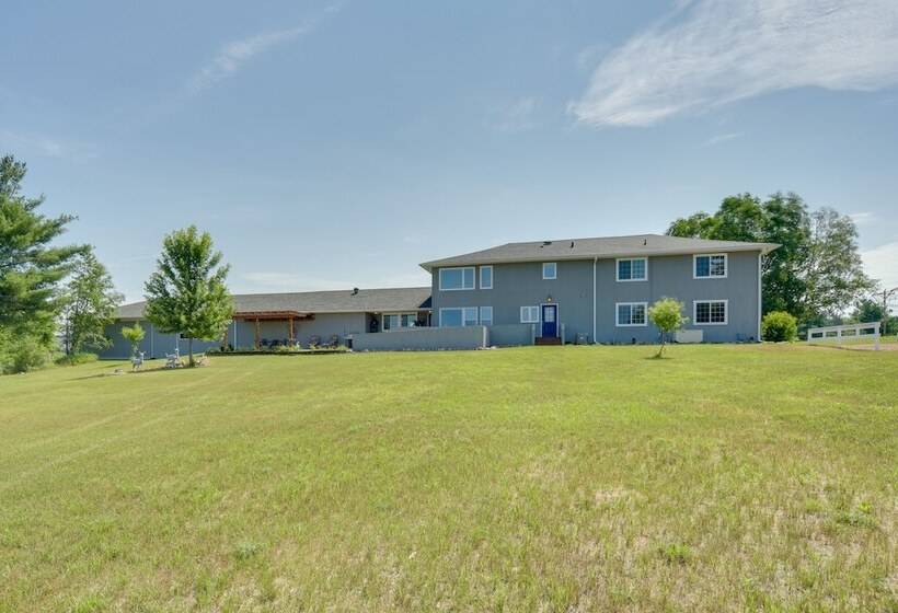 Nature S Paradise: Rustic Retreat In Wisconsin!