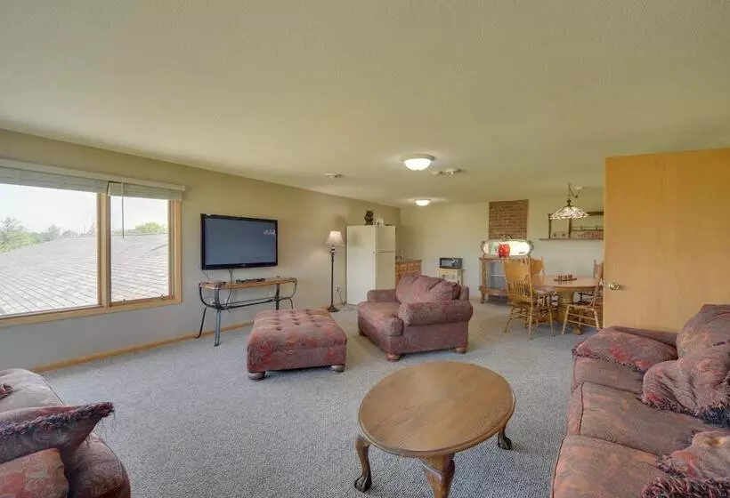 Nature S Paradise: Rustic Retreat In Wisconsin!