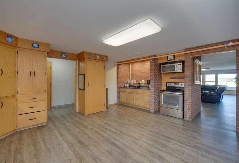 Nature S Paradise: Rustic Retreat In Wisconsin!