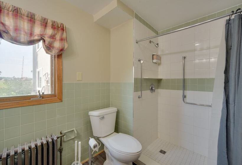 Nature S Paradise: Rustic Retreat In Wisconsin!