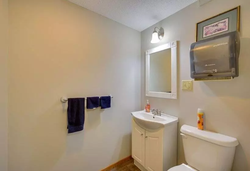 Nature S Paradise: Rustic Retreat In Wisconsin!