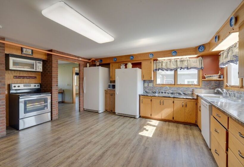 Nature S Paradise: Rustic Retreat In Wisconsin!