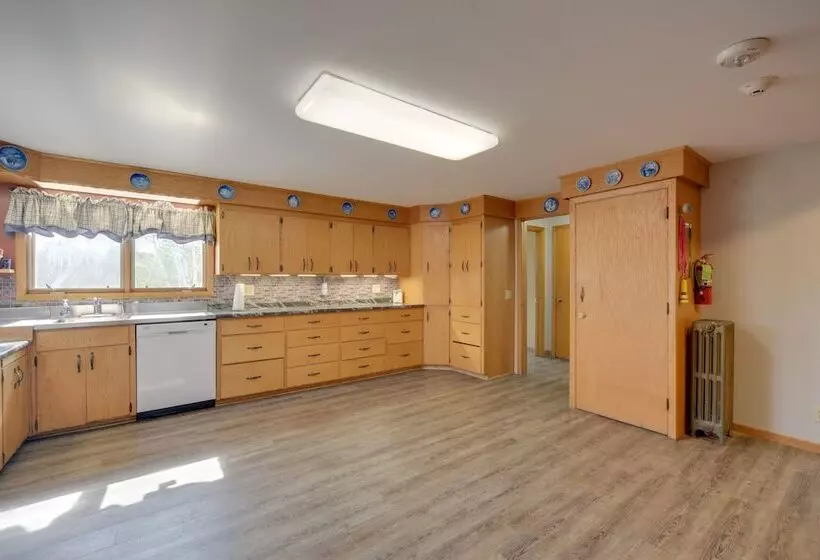 Nature S Paradise: Rustic Retreat In Wisconsin!