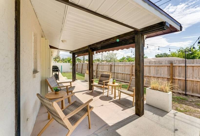 Nokomis Home W/ Screened Pool, 3 Mi To Beaches!