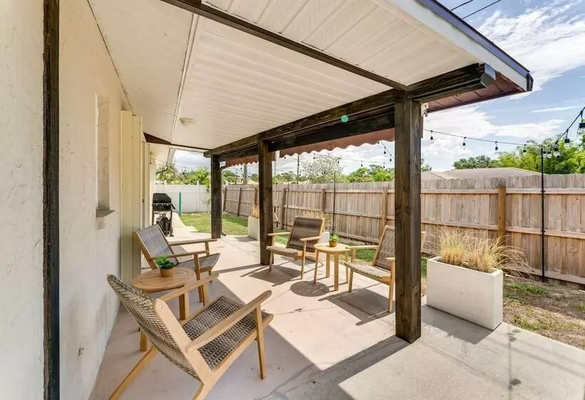 Nokomis Home W/ Screened Pool, 3 Mi To Beaches!