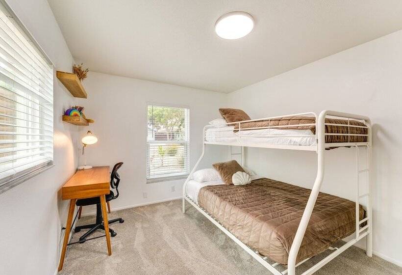 Nokomis Home W/ Screened Pool, 3 Mi To Beaches!