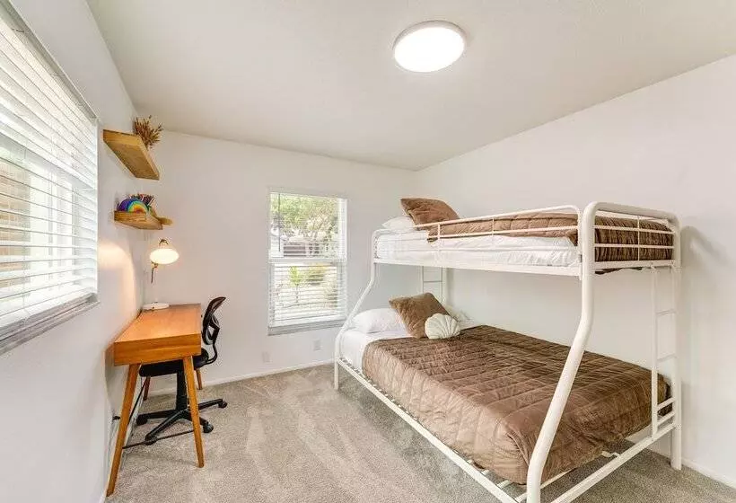 Nokomis Home W/ Screened Pool, 3 Mi To Beaches!