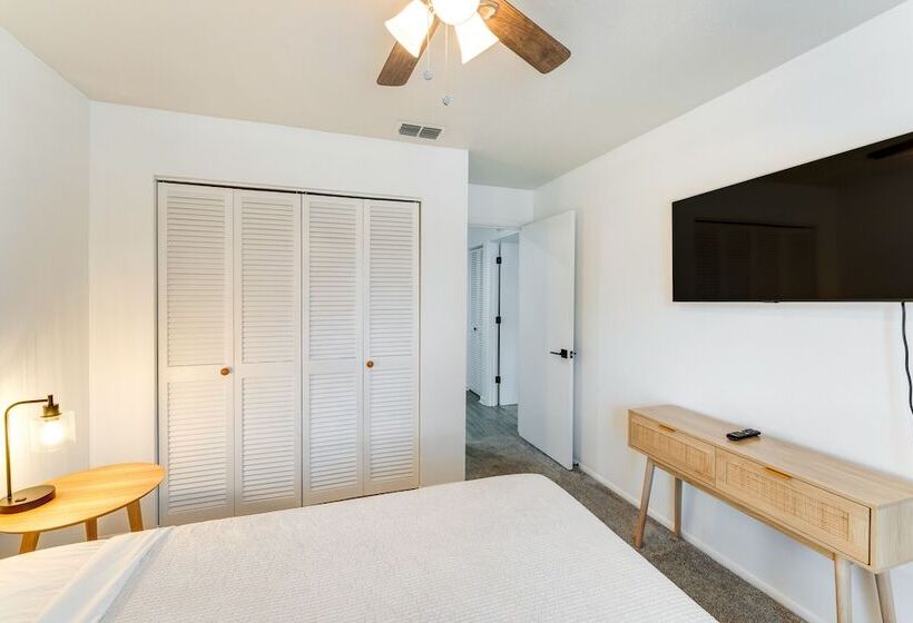 Nokomis Home W/ Screened Pool, 3 Mi To Beaches!