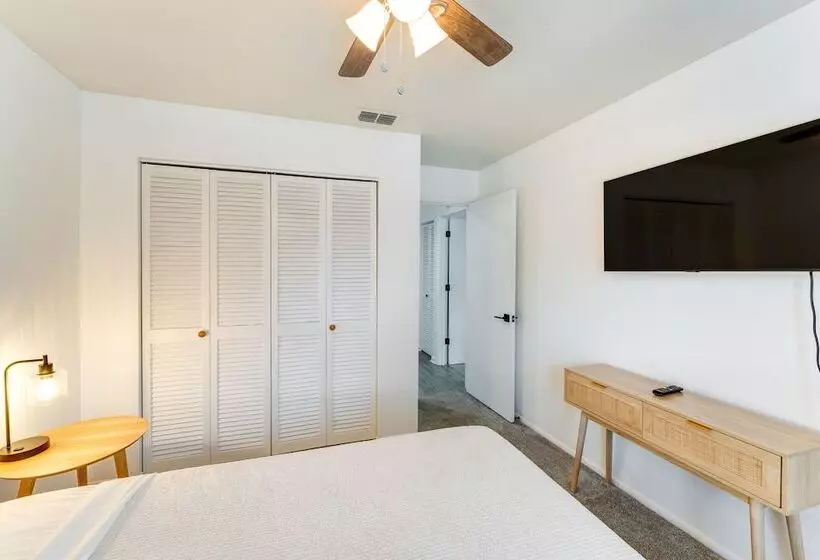 Nokomis Home W/ Screened Pool, 3 Mi To Beaches!