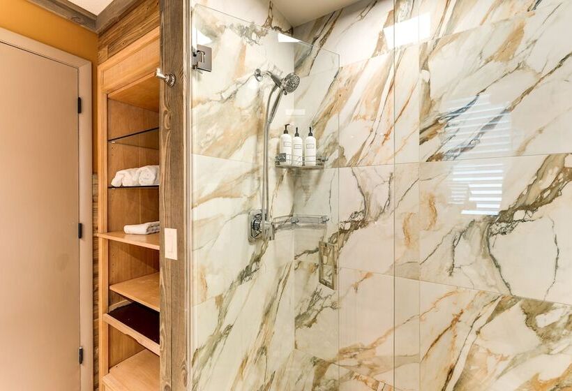 Nokomis Home W/ Screened Pool, 3 Mi To Beaches!