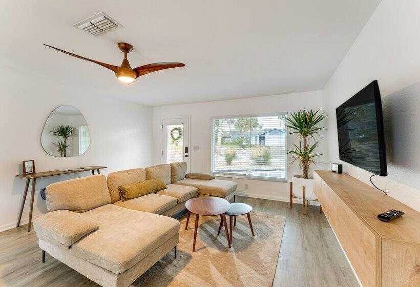 Nokomis Home W/ Screened Pool, 3 Mi To Beaches!