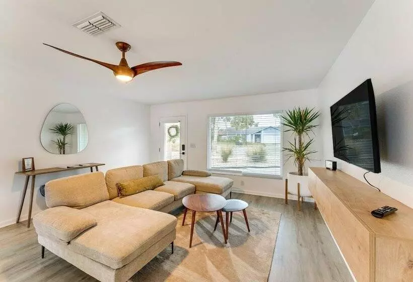 Nokomis Home W/ Screened Pool, 3 Mi To Beaches!