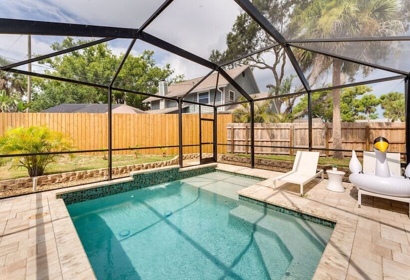 Nokomis Home W/ Screened Pool, 3 Mi To Beaches!