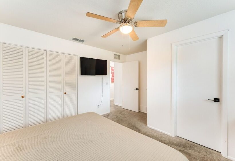 Nokomis Home W/ Screened Pool, 3 Mi To Beaches!