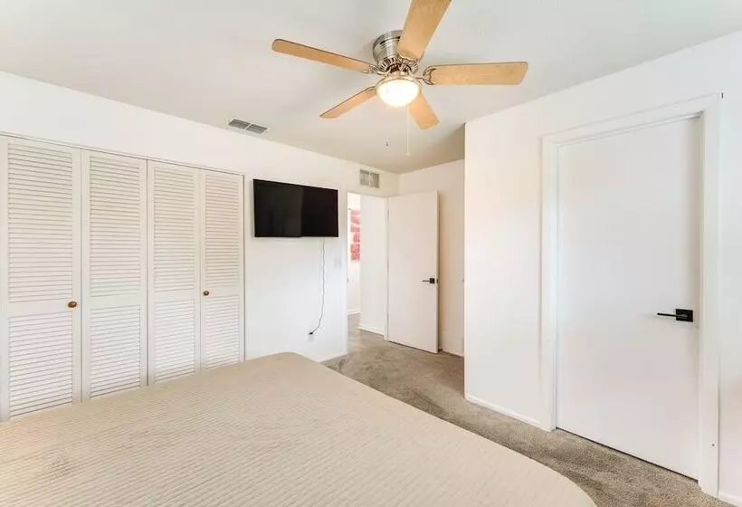 Nokomis Home W/ Screened Pool, 3 Mi To Beaches!