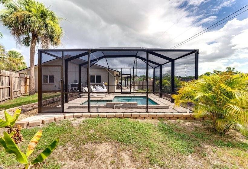 Nokomis Home W/ Screened Pool, 3 Mi To Beaches!